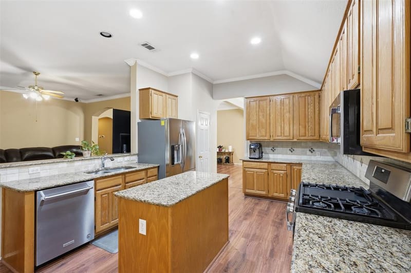 4013 Azalea Drive, Haltom City TX 76137 - Photo 8