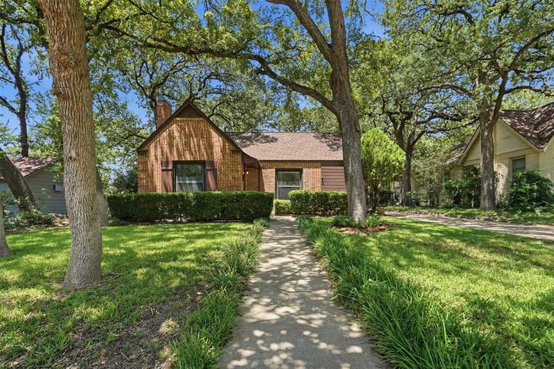 2113 Yucca Avenue, Fort Worth TX 76111 - Photo 3