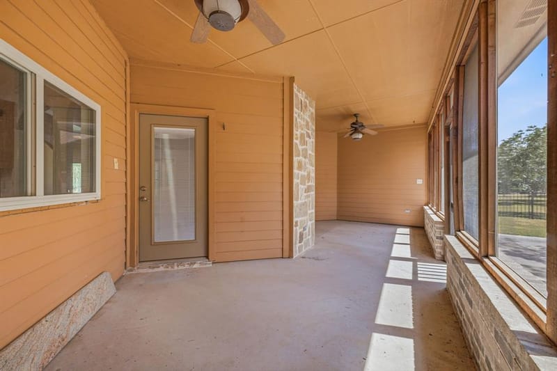 910 Mallard Pointe Drive, Granbury TX 76049 - Photo 27