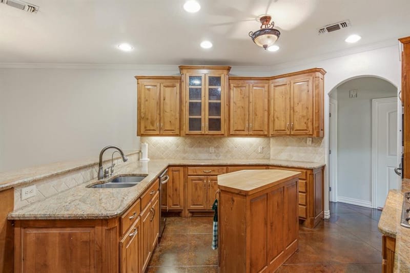 910 Mallard Pointe Drive, Granbury TX 76049 - Photo 13