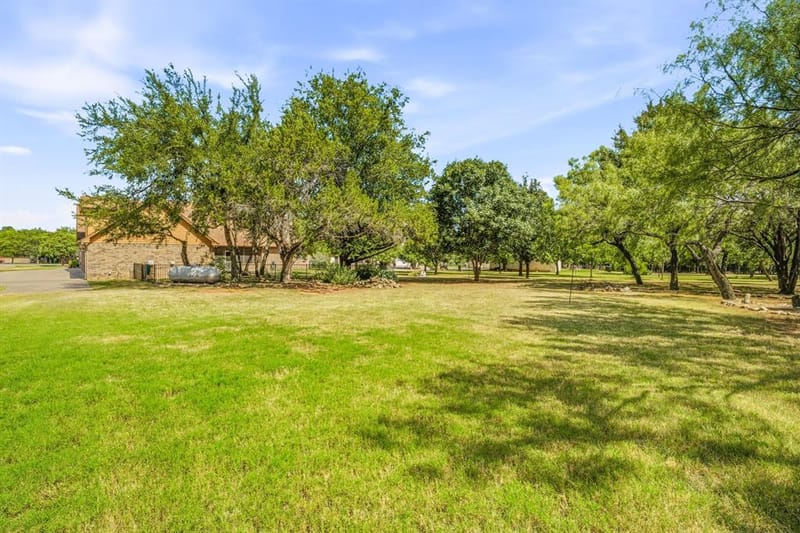 910 Mallard Pointe Drive, Granbury TX 76049 - Photo 32