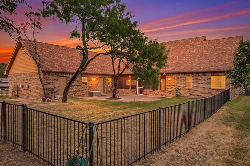 910 Mallard Pointe Drive, Granbury TX 76049 - Photo 28