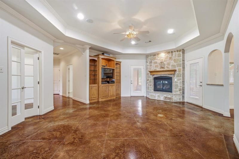 910 Mallard Pointe Drive, Granbury TX 76049 - Photo 5