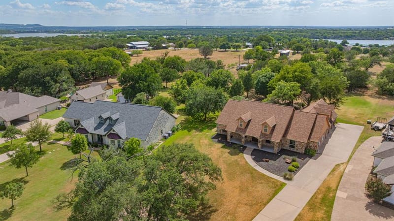 910 Mallard Pointe Drive, Granbury TX 76049 - Photo 33
