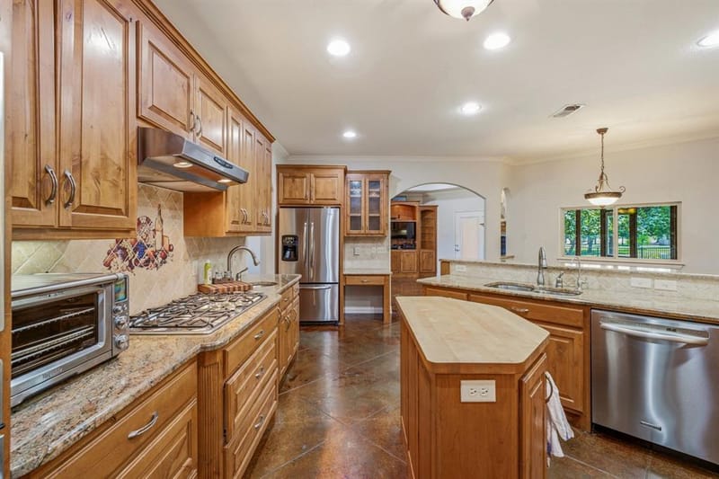 910 Mallard Pointe Drive, Granbury TX 76049 - Photo 14