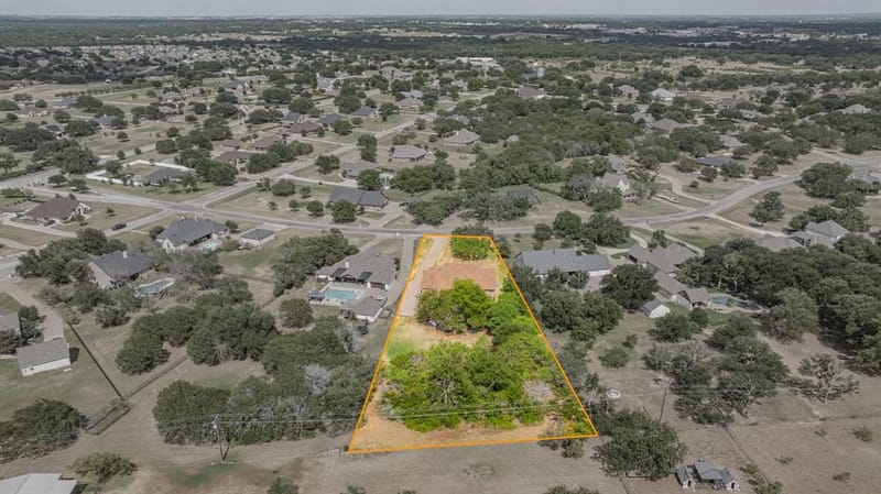 910 Mallard Pointe Drive, Granbury TX 76049 - Photo 35