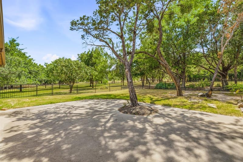 910 Mallard Pointe Drive, Granbury TX 76049 - Photo 31
