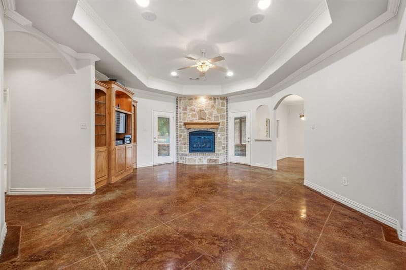 910 Mallard Pointe Drive, Granbury TX 76049 - Photo 4