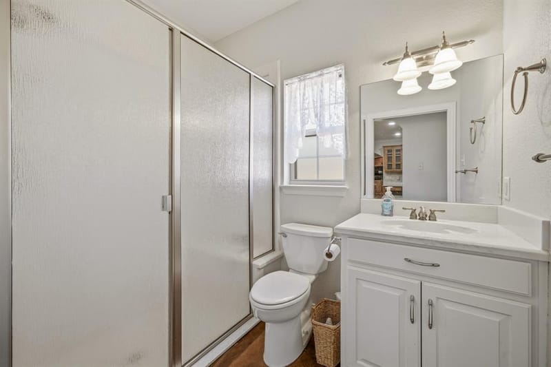 910 Mallard Pointe Drive, Granbury TX 76049 - Photo 25