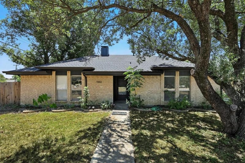1002 Kingston Drive, Lewisville TX 75067 - Photo 2