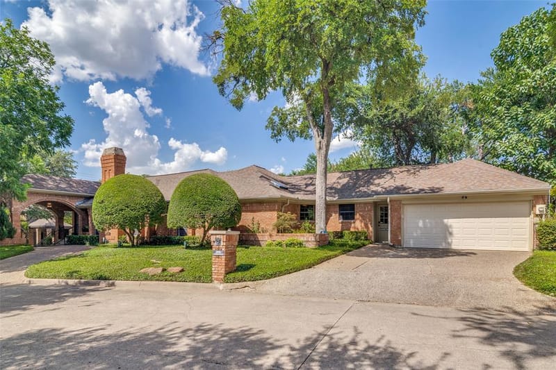 16028 Chalfont Place, Dallas TX 75248 - Photo 2