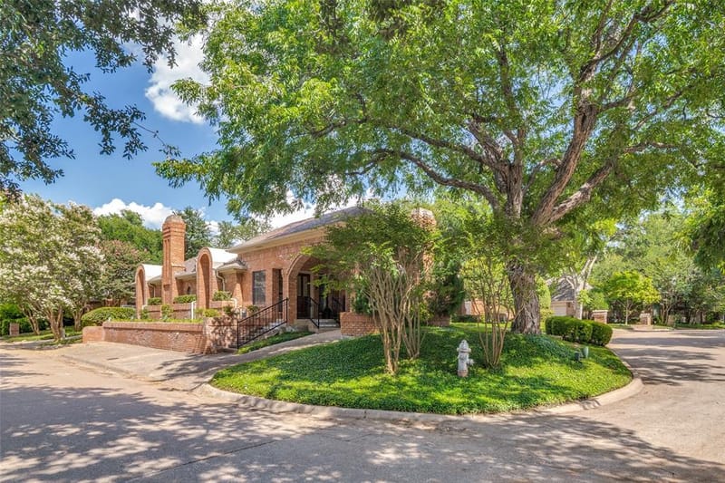 16028 Chalfont Place, Dallas TX 75248