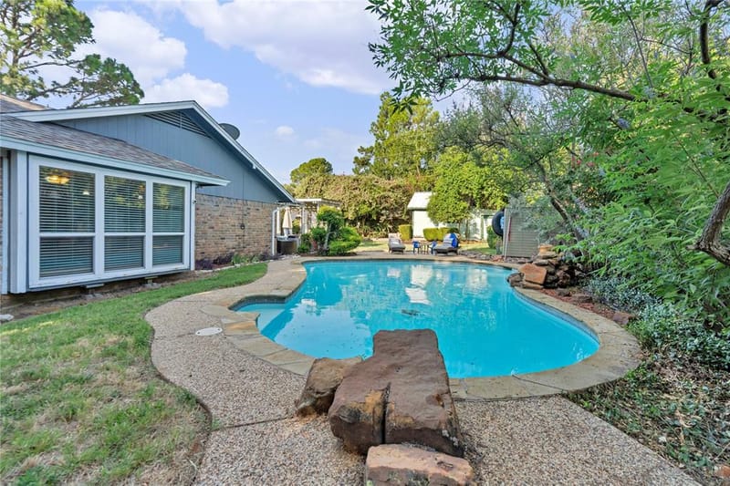 306 Woodlawn Drive, Keene TX 76059 - Photo 27