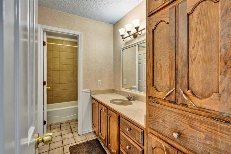 306 Woodlawn Drive, Keene TX 76059 - Photo 17