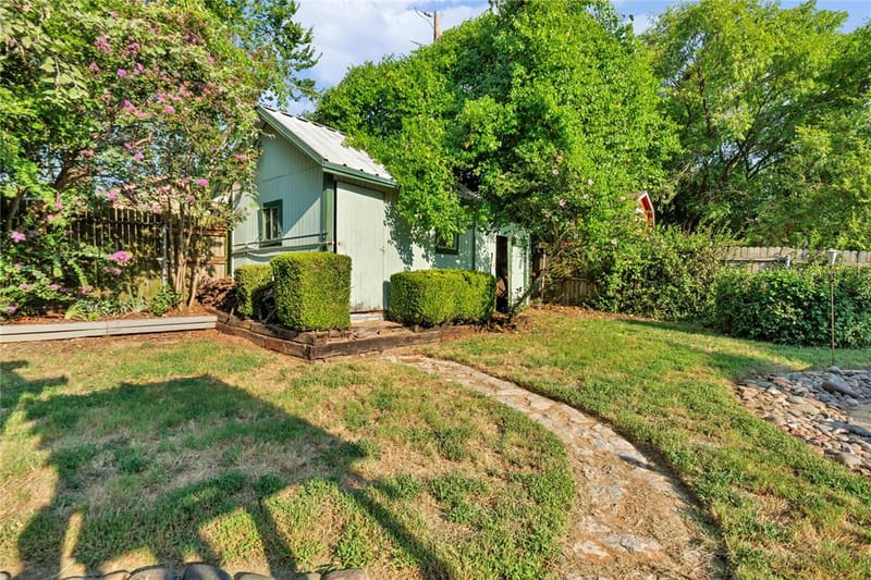 306 Woodlawn Drive, Keene TX 76059 - Photo 32