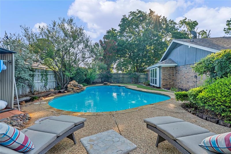 306 Woodlawn Drive, Keene TX 76059