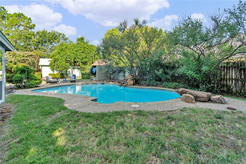 306 Woodlawn Drive, Keene TX 76059 - Photo 28