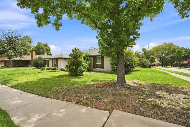 2005 Yorkstown Drive, Ennis TX 75119 - Photo 5