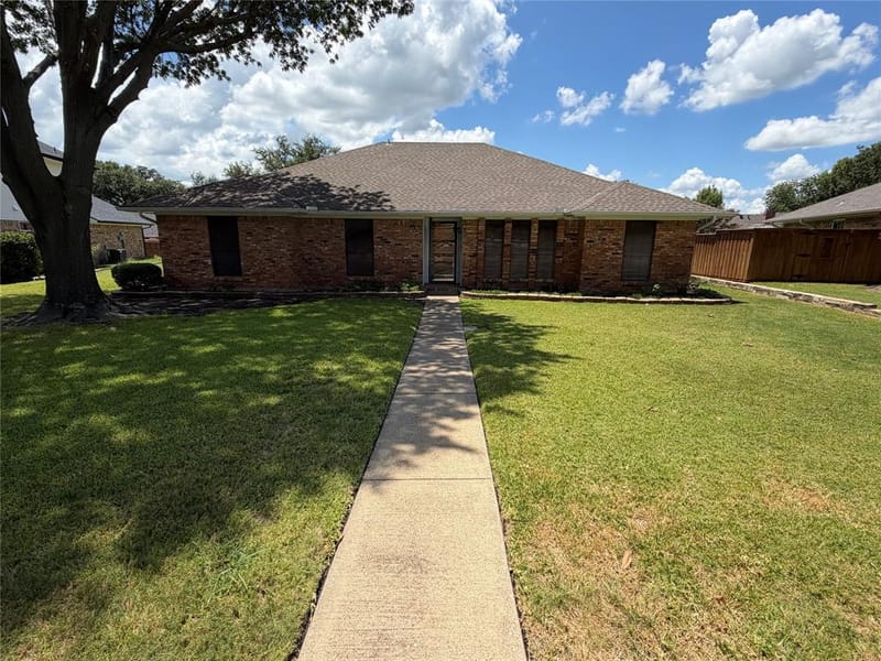 910 Village Green Drive, Rockwall TX 75087 - Photo 2