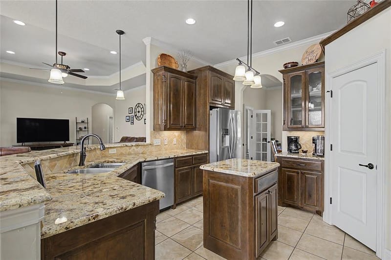 149 Meadow Arbor Drive, Weatherford TX 76085 - Photo 2