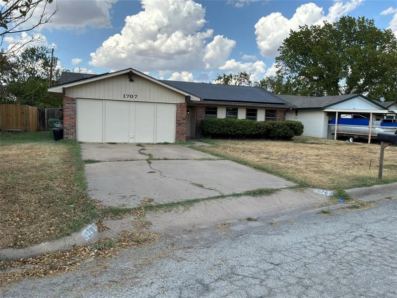 1707 15th Street, Mineral Wells TX 76067 - Photo 2