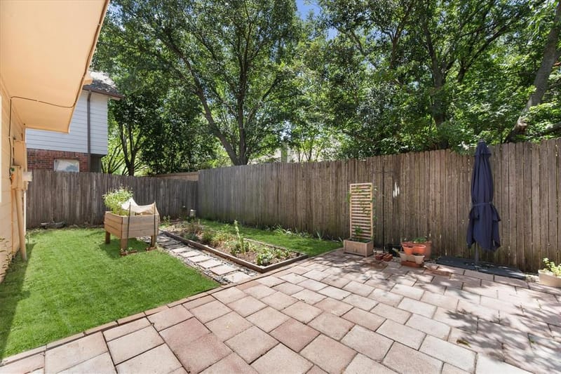 2216 Reverchon Drive, Arlington TX 76017 - Photo 17