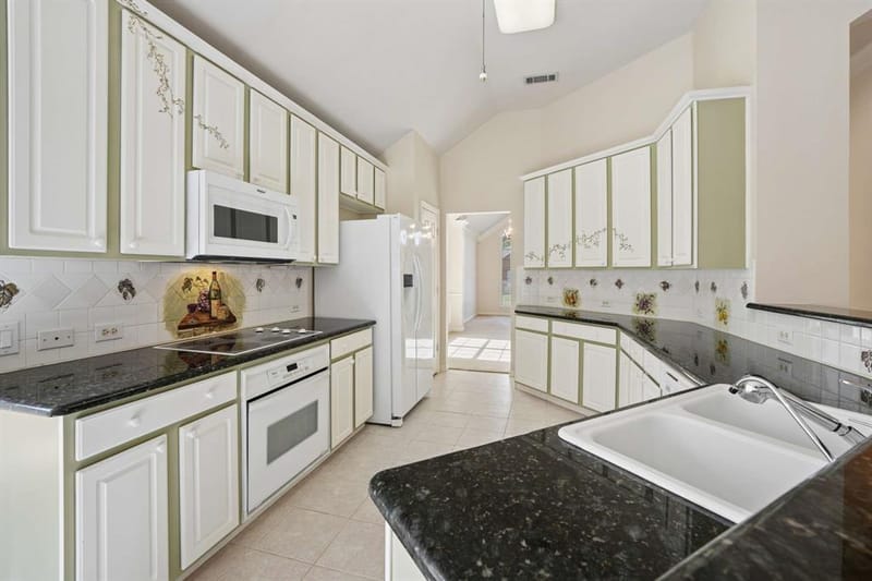 469 Crestview Point Drive, Lewisville TX 75067 - Photo 7