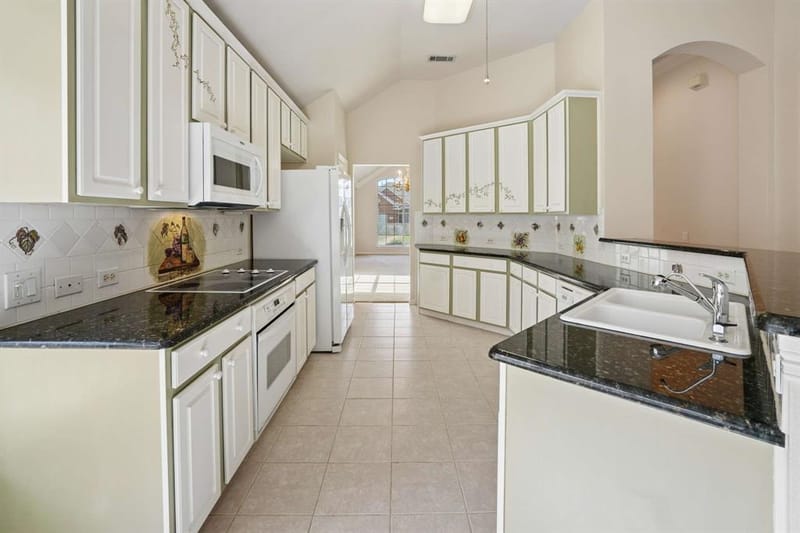 469 Crestview Point Drive, Lewisville TX 75067 - Photo 9