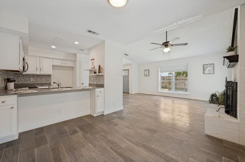 2751 Stonecreek Court, Carrollton TX 75006 - Photo 10