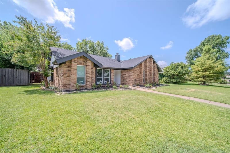 142 Ridgegate Drive, Garland TX 75040 - Photo 2
