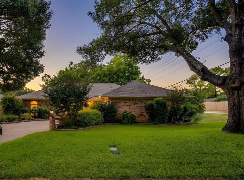4510 Longacres Court, Arlington TX 76016 - Photo 2