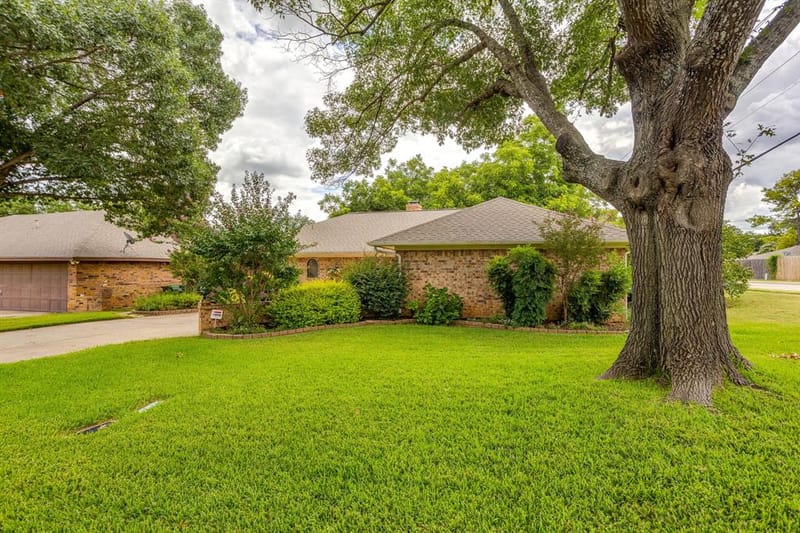 4510 Longacres Court, Arlington TX 76016 - Photo 3