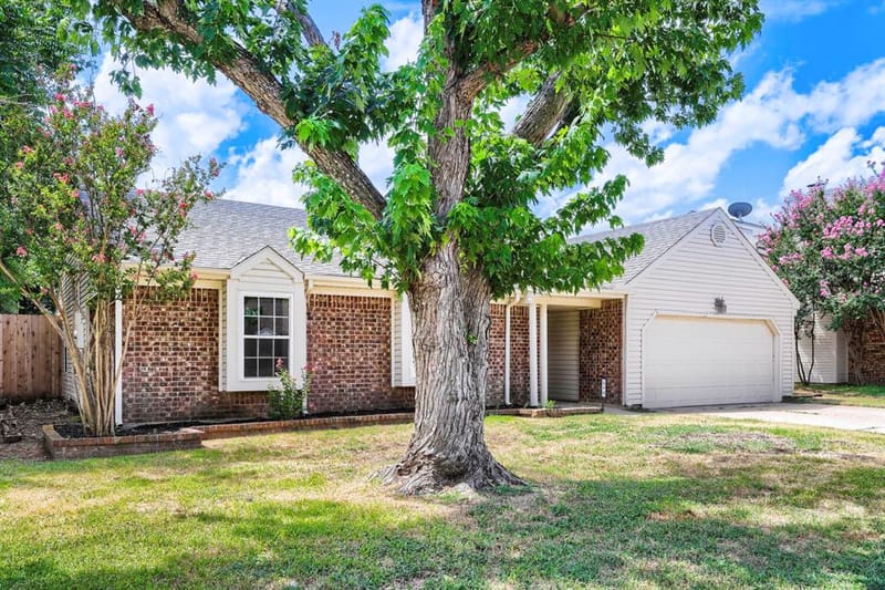 314 Sandlewood Lane, Euless TX 76039 - Photo 2