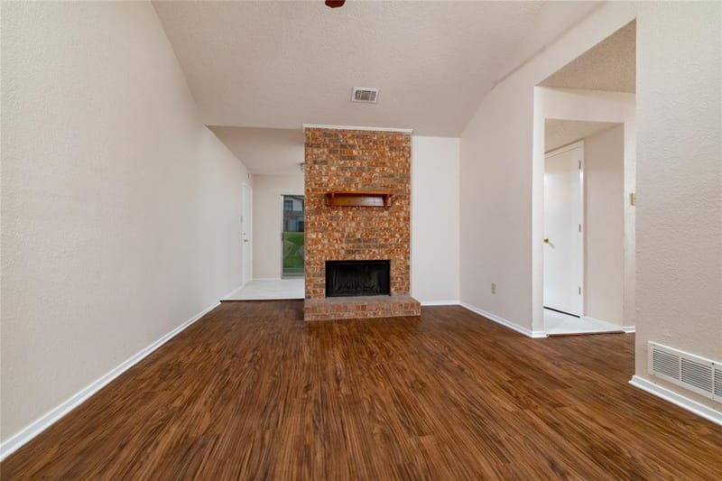 6410 Springfield Drive, Arlington TX 76016 - Photo 7