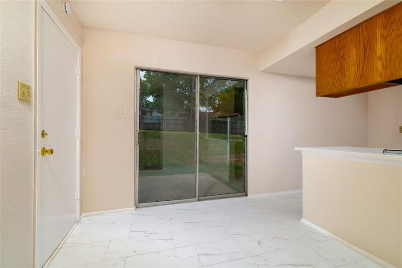 6410 Springfield Drive, Arlington TX 76016 - Photo 10