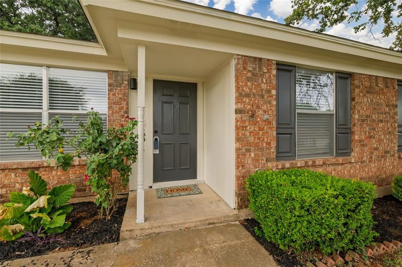 6410 Springfield Drive, Arlington TX 76016 - Photo 4