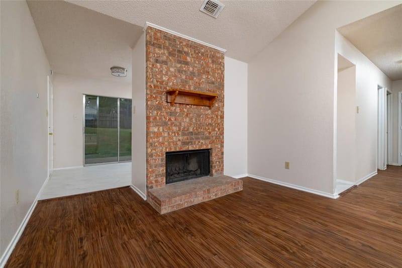 6410 Springfield Drive, Arlington TX 76016 - Photo 8