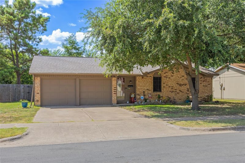 636 Sue Ann Lane, Burleson TX 76028 - Photo 2