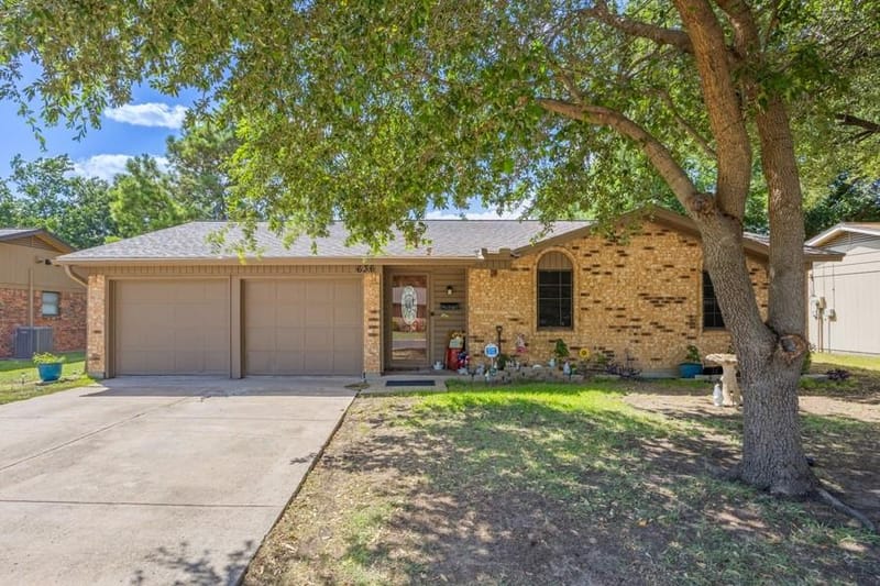 636 Sue Ann Lane, Burleson TX 76028 - Photo 3