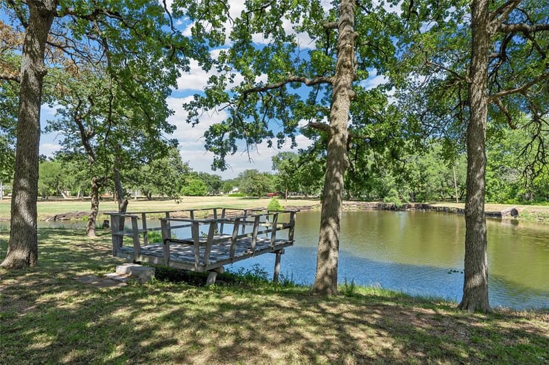 108 Spring Creek Street, Lacy Lakeview TX 76705 - Photo 2