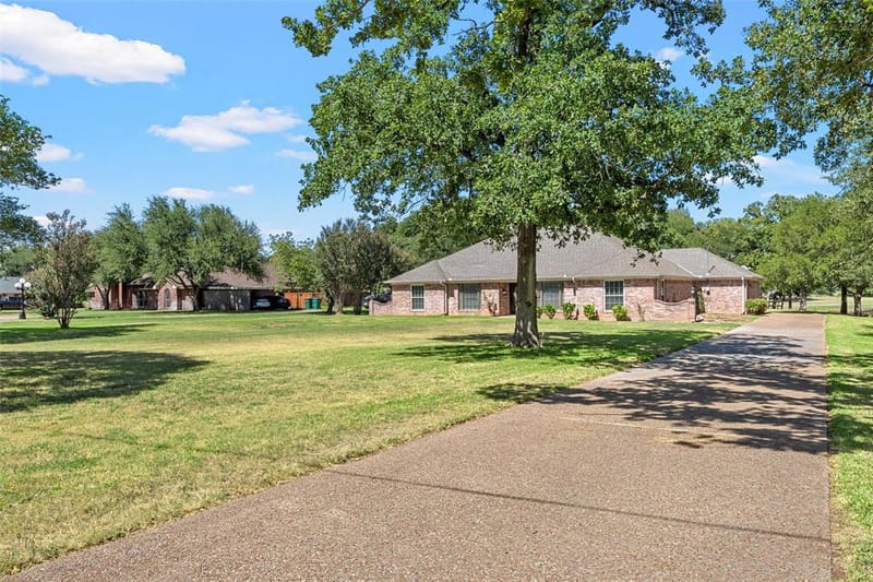 108 Spring Creek Street, Lacy Lakeview TX 76705 - Photo 6