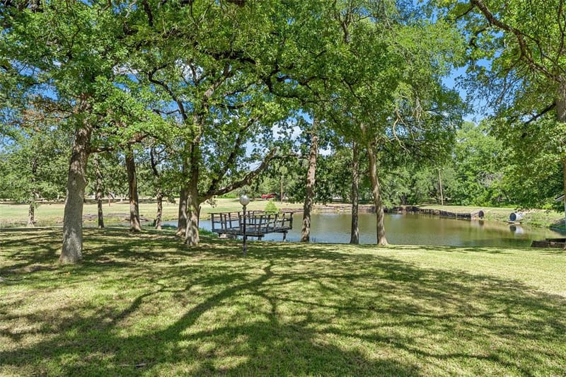 108 Spring Creek Street, Lacy Lakeview TX 76705 - Photo 3