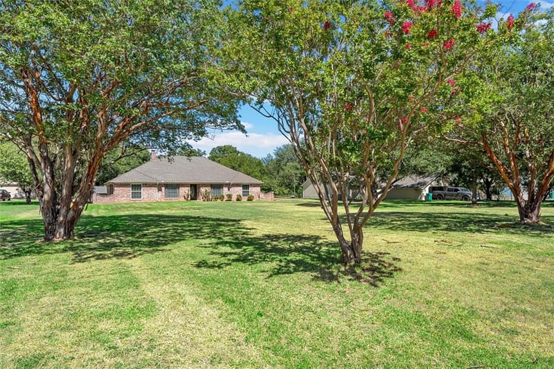 108 Spring Creek Street, Lacy Lakeview TX 76705 - Photo 5