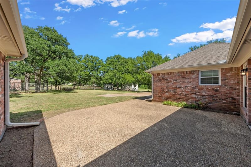 108 Spring Creek Street, Lacy Lakeview TX 76705 - Photo 29