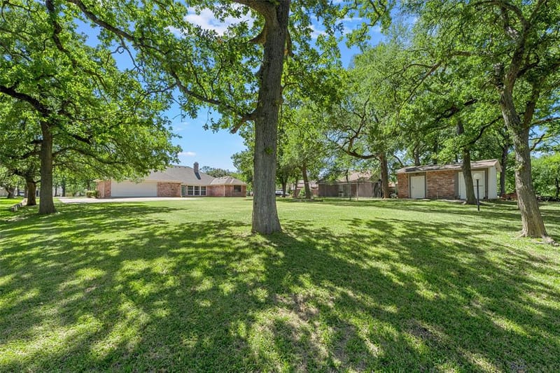 108 Spring Creek Street, Lacy Lakeview TX 76705 - Photo 4