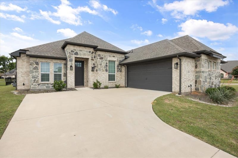 1089 Mickelson Drive, Granbury TX 76048 - Photo 2