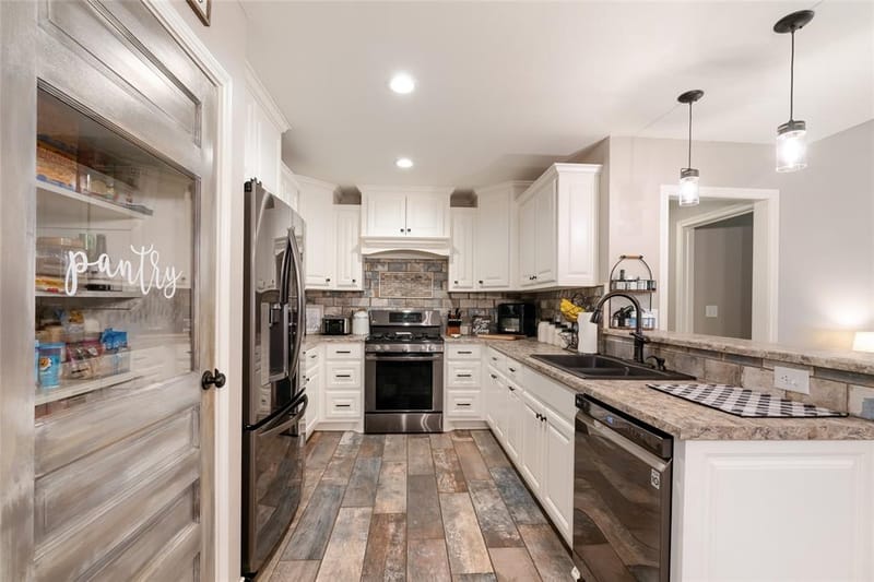 221 S Avenue C, Point TX 75472 - Photo 2