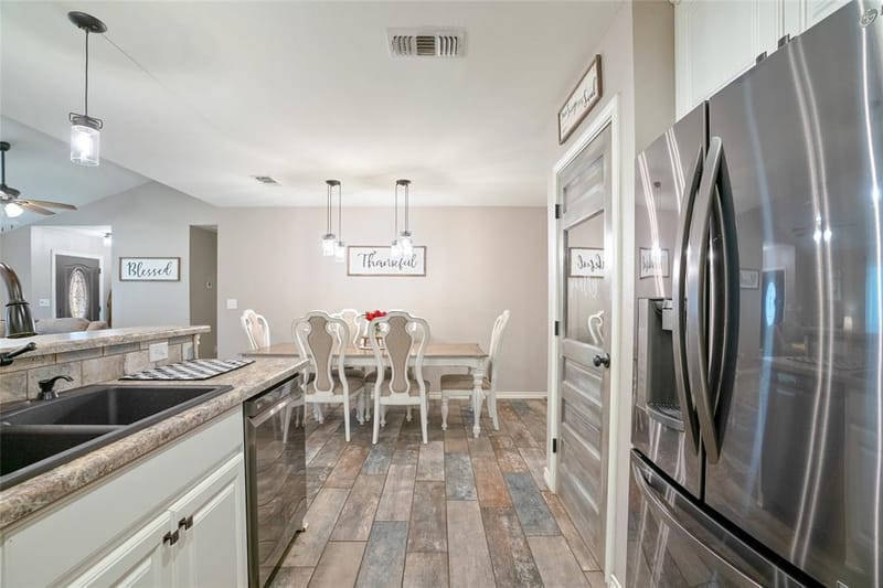 221 S Avenue C, Point TX 75472 - Photo 3