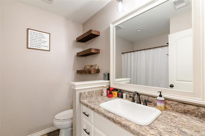 221 S Avenue C, Point TX 75472 - Photo 20