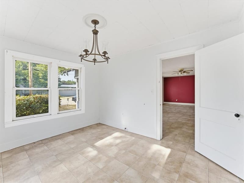 630 W Thompson Street, Jacksboro TX 76458 - Photo 6